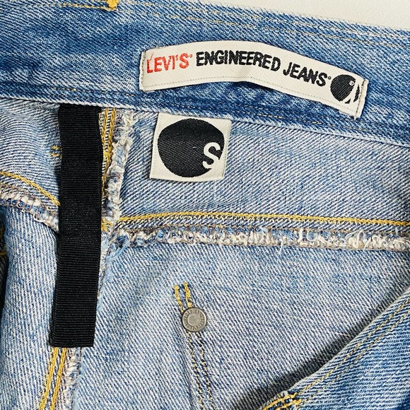 Levi's Engineered Women S Blue Jean Skirt Short Distressed Light Wash Denim W39 - Picture 2 of 4